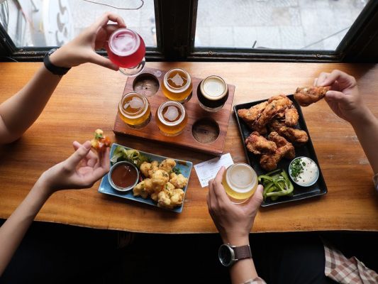 Món ăn của nhà hàng bia Pasteur Street phong phú, đa dạng