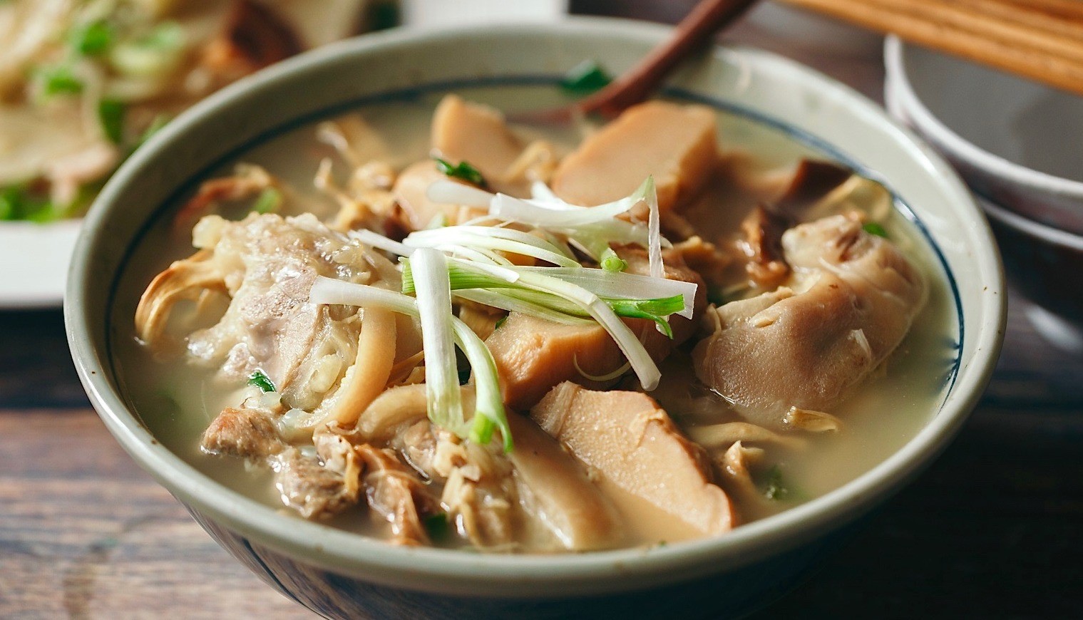 Canh giò heo nấu măng lưỡi lợn Sơn La, ngọt thanh chuẩn vị Tây Bắc