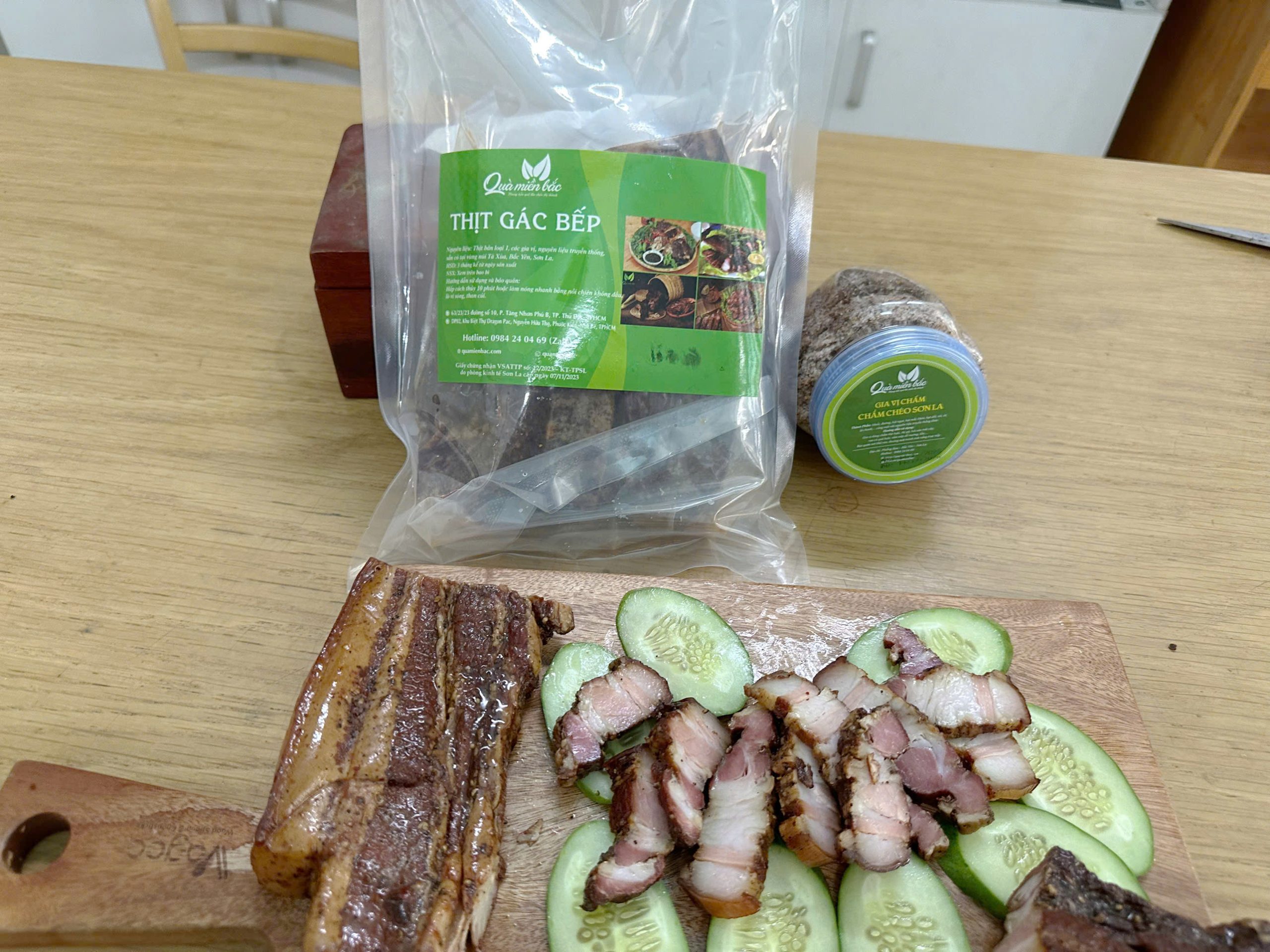 thịt ba chỉ gác bếp Sơn La, đóng bịch 500g hút chân không, tem nhãn đầy đủ
